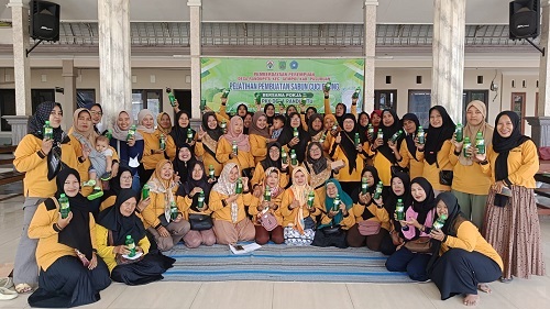 Gambar Berita Pelatihan Pembuatan Sabun Cuci Piring Bersama Pokja 2 TP PKK Desa Randupitu