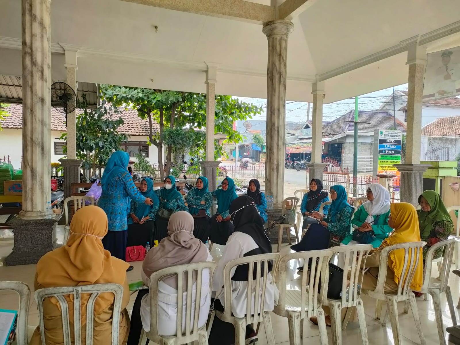 Gambar Hasil dari Survey di Masyarakat Para Kader laksanakan MMD ( Musyawarah Masyarakat Desa )