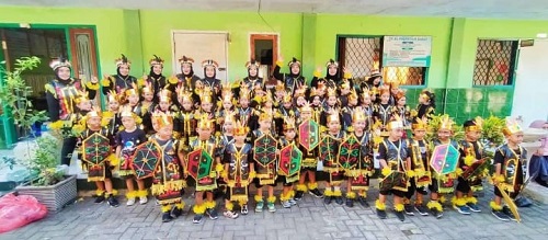 Gambar Berita TK Al Faqihiyah Babat Randupitu Raih Juara Harapan 1 dalam Lomba Karnaval Baju Adat HUT RI ke-79 di Kecamatan Gempol